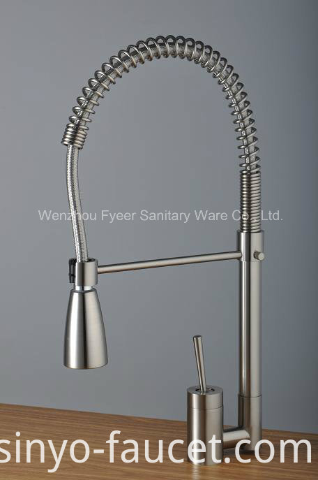 Brush Nickle Pull-Down Kitchen Sink Water Mixer Faucet (QH0747S)